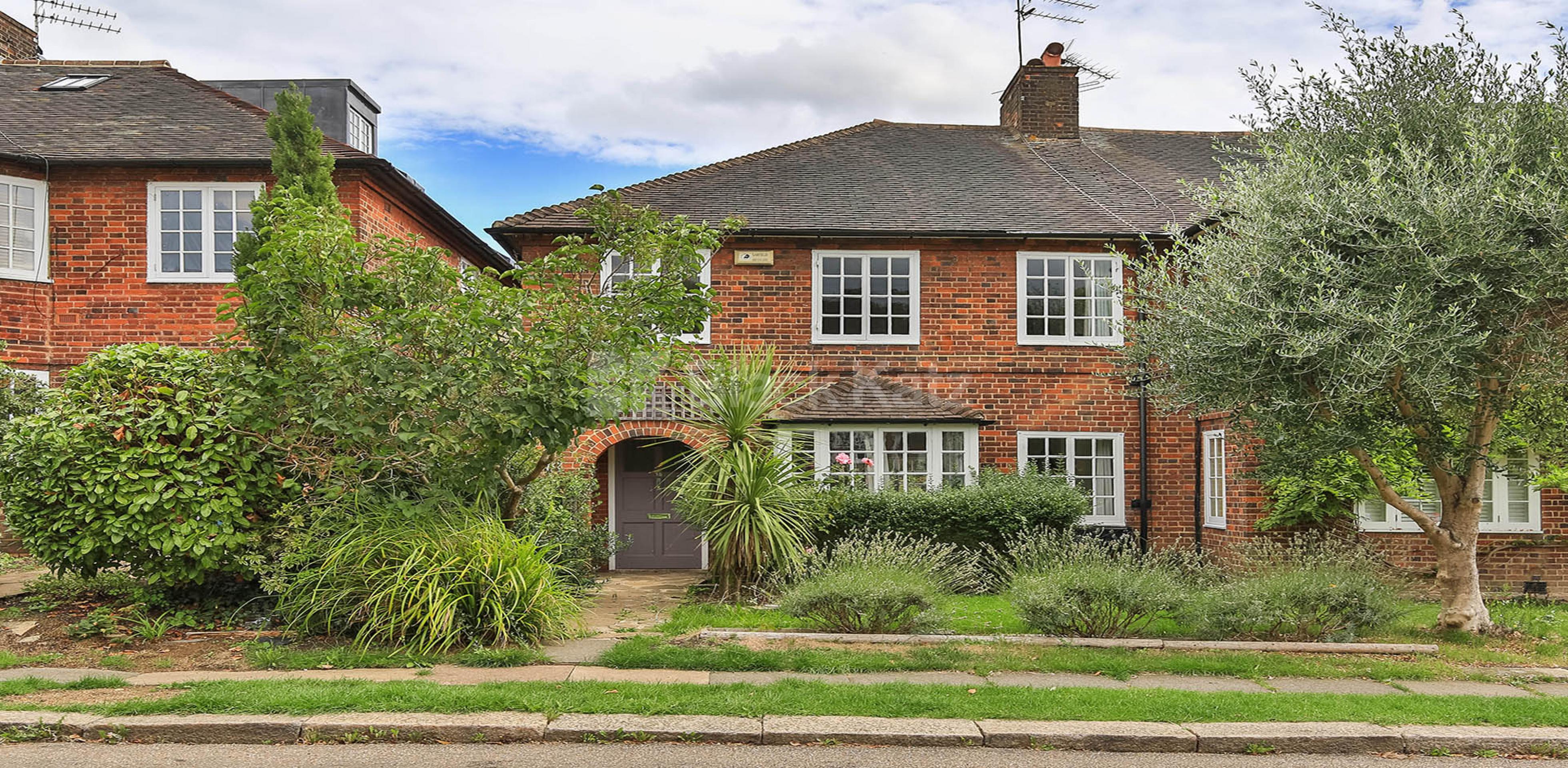 			4 Bedroom, 1 bath, 1 reception House			 Cascade Avenue, Muswell Hill N10